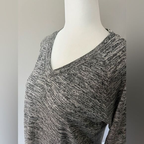 NWT Banana Republic V-Neck Long Sleeve Top/Sweater - Picture 4 of 10